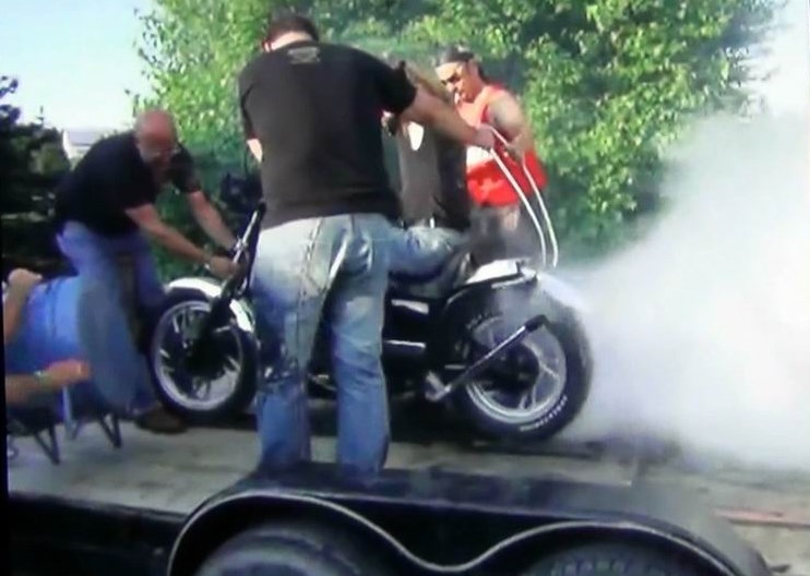 Normand DeLessard présente un show de boucane à Saint-Benoit en 2009