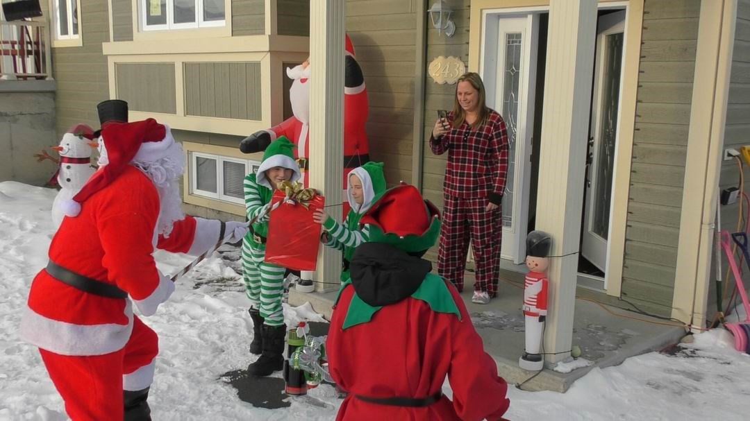 Normand DeLessard présente la visite du Père Noël à Notre-Dame-des-Pins