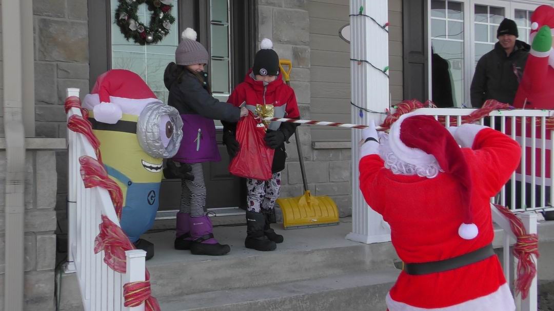 Normand DeLessard présente la visite du Père Noël à Notre-Dame-des-Pins