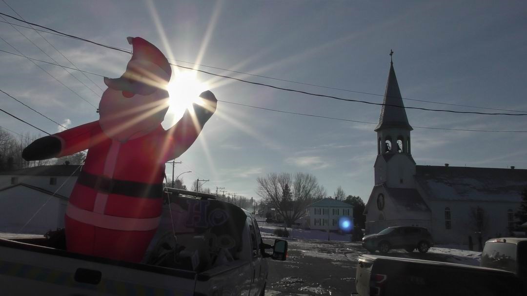 Normand DeLessard présente la visite du père Noël à Saint-Simon-les-Mines