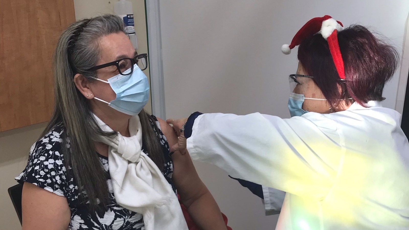 Hélène Boisvert est la première vaccinée à Saint-Georges