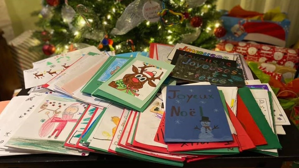 Des enfants de Saint-Georges envoient des lettres de Noël à des patients hospitalisés