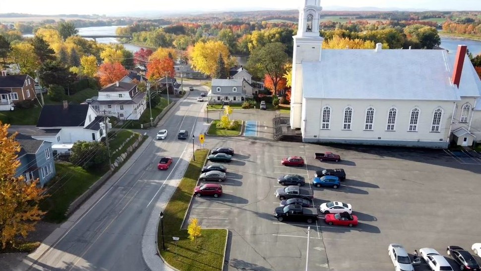 Normand DeLessard présente une vue aérienne de Scott