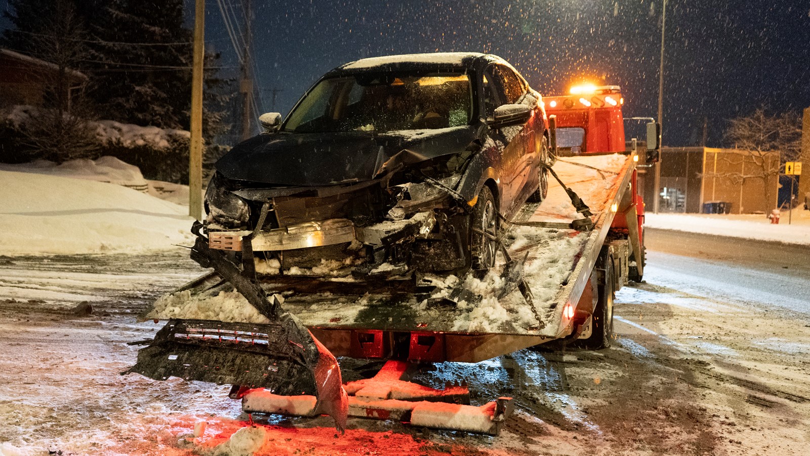 Quatre véhicules impliqués dans une collision 