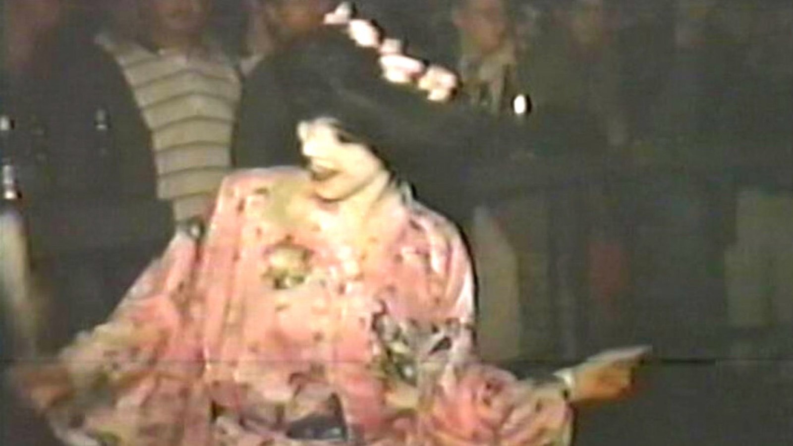 Normand DeLessard présente une soirée d'Halloween au disco-bar Le Frédéric en 1998