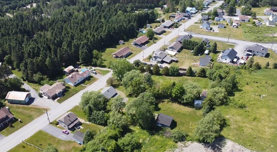 Normand DeLessard présente une vue aérienne de Saint-Simon-les-Mines