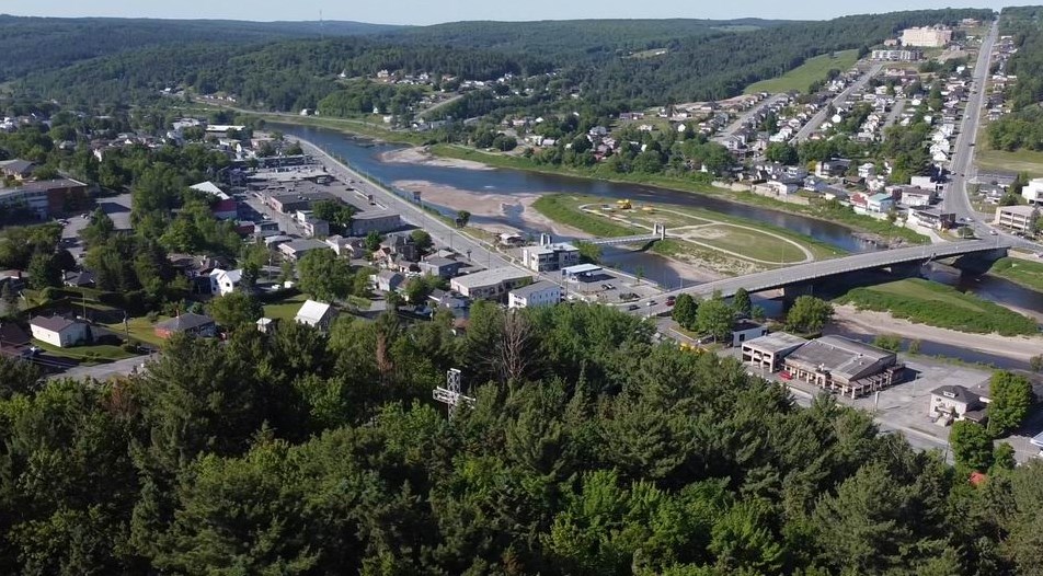 Normand DeLessard présente Beauceville vue de la croix