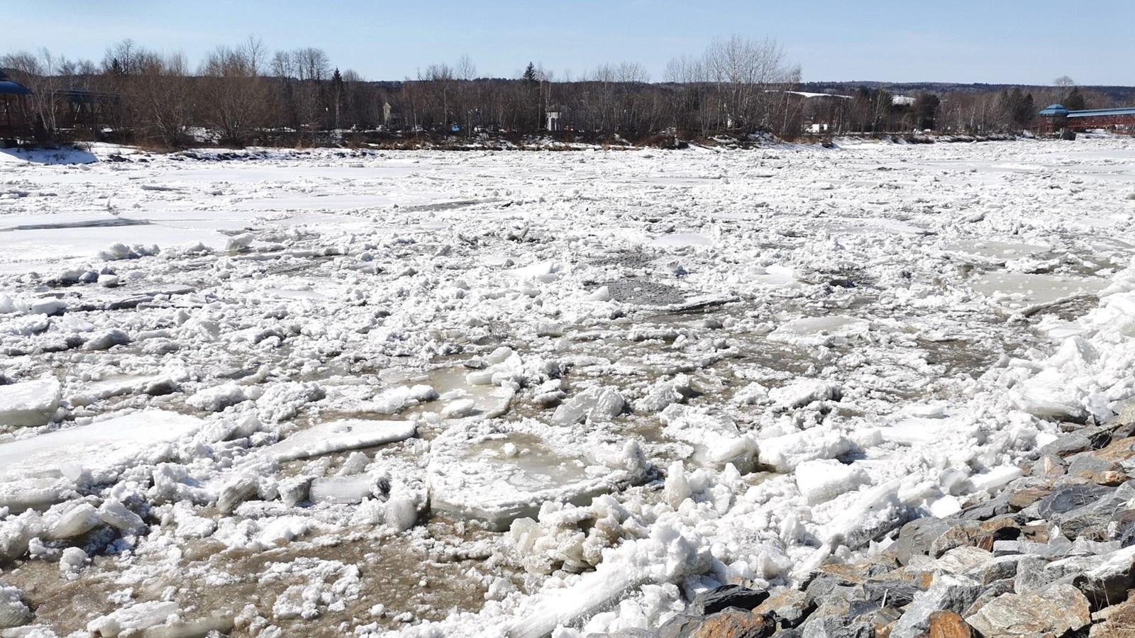 Les glaces se libèrent à Saint-Georges