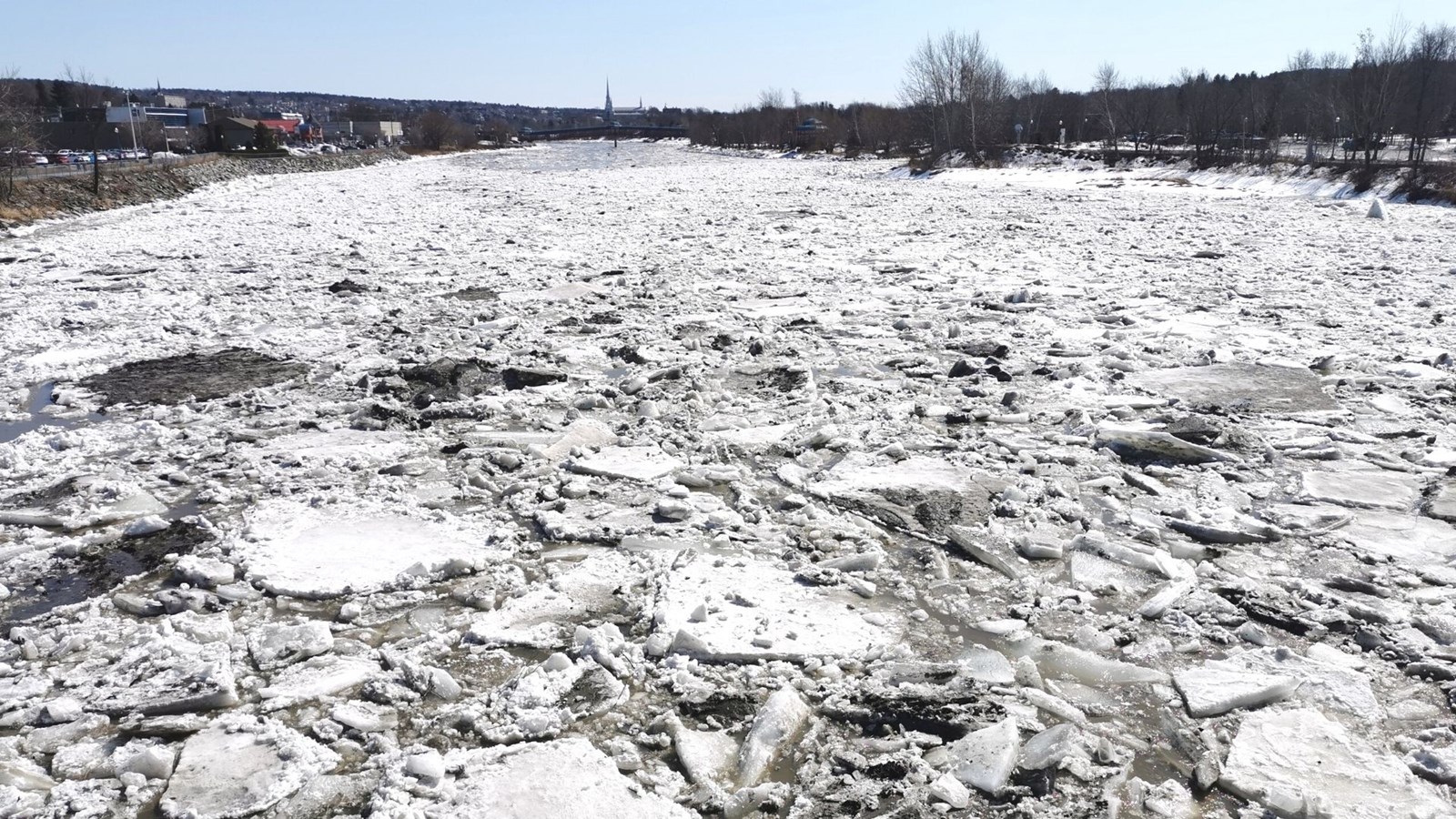 Les glaces se libèrent à Saint-Georges