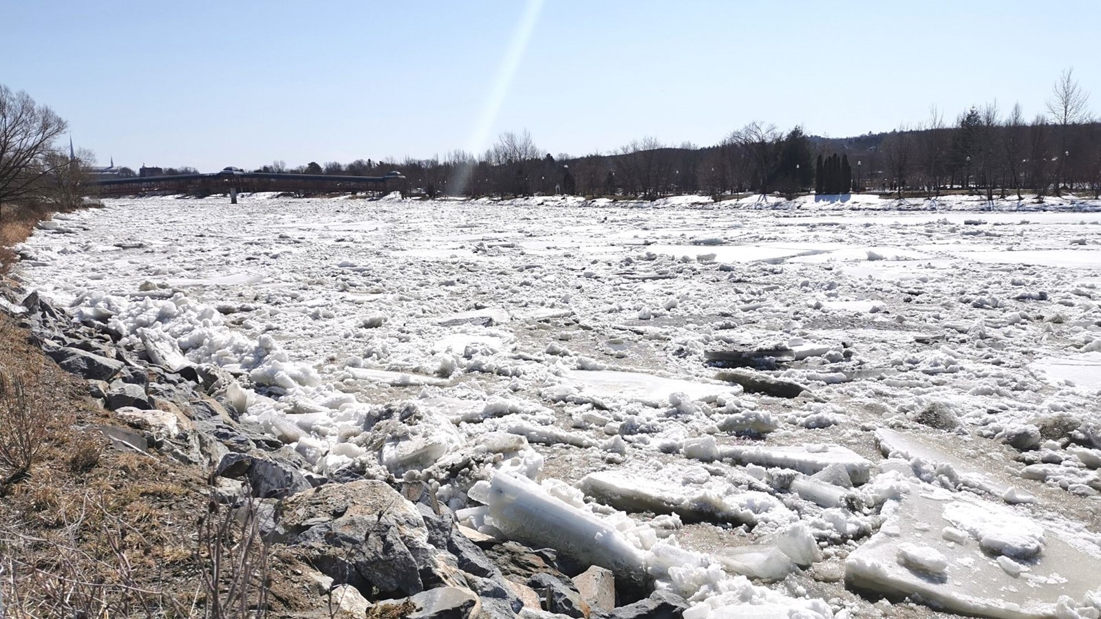Les glaces se libèrent à Saint-Georges