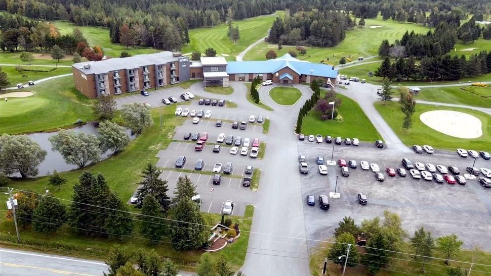 Normand DeLessard présente le Club de golf de Beauceville vue du ciel