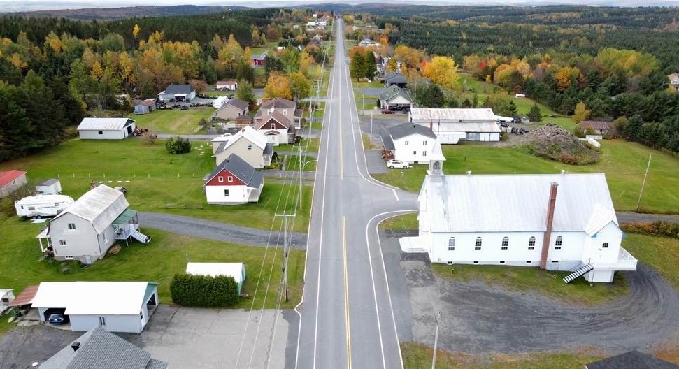 Normand DeLessard présente une vue aérienne de la route Fraser de Beauceville
