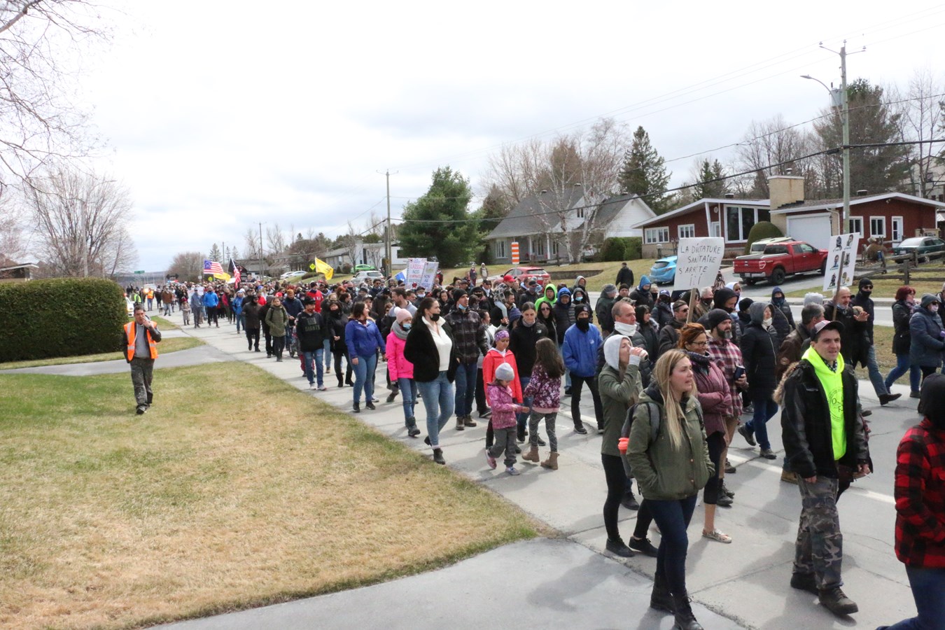 500 personnes à une manif contre les mesures sanitaires de la COVID-19