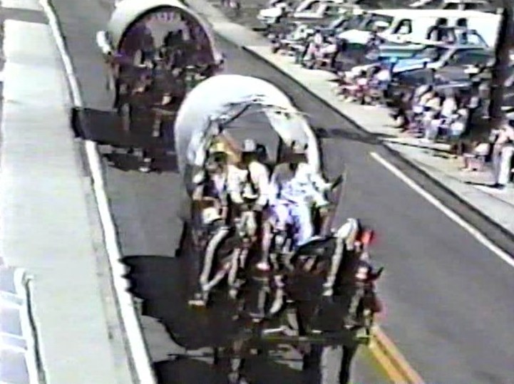 Normand DeLessard présente la parade du Festival Western de Saint-Victor en 1989