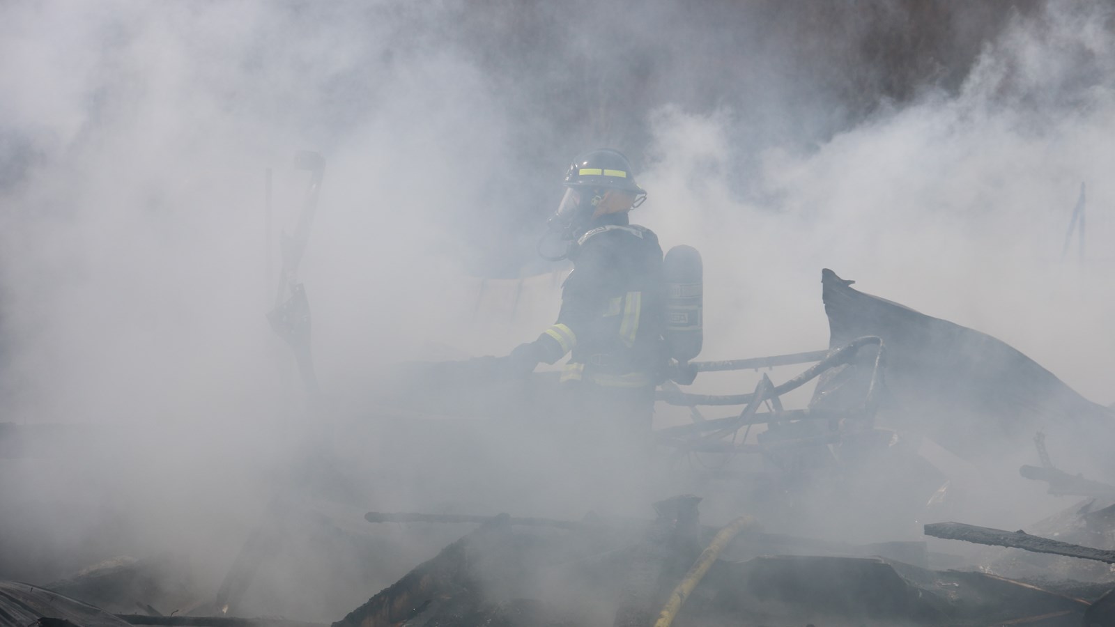 Un garage résidentiel détruit par les flammes