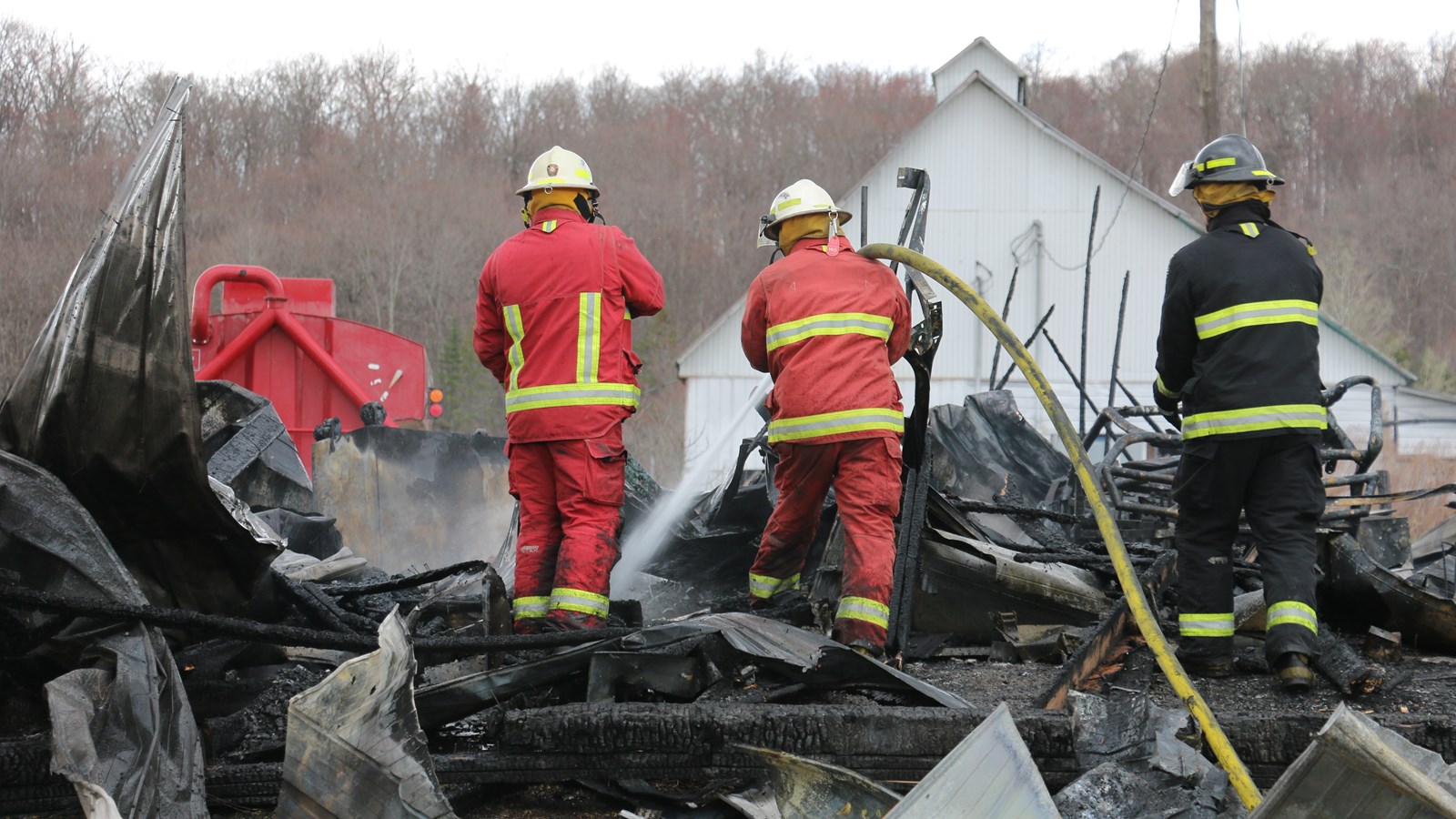 Un garage résidentiel détruit par les flammes