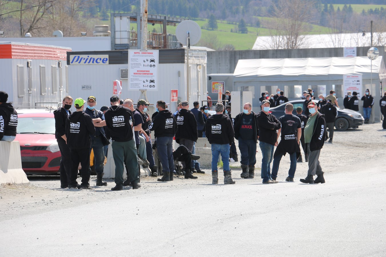 Les employés font la grève chez Olymel
