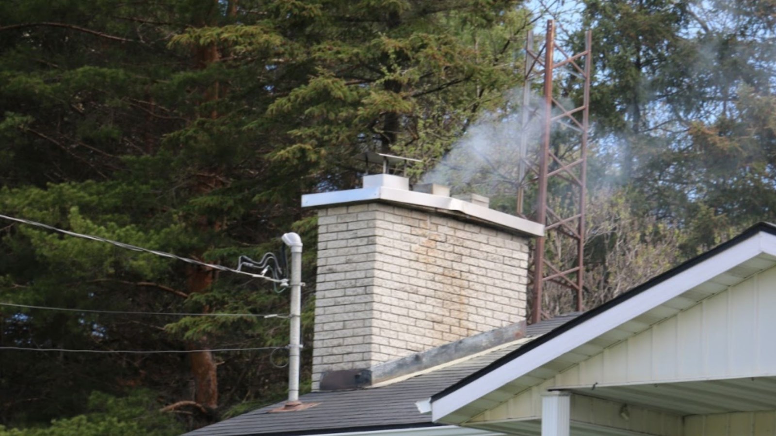 Feu de cheminée dans une résidence à Beauceville