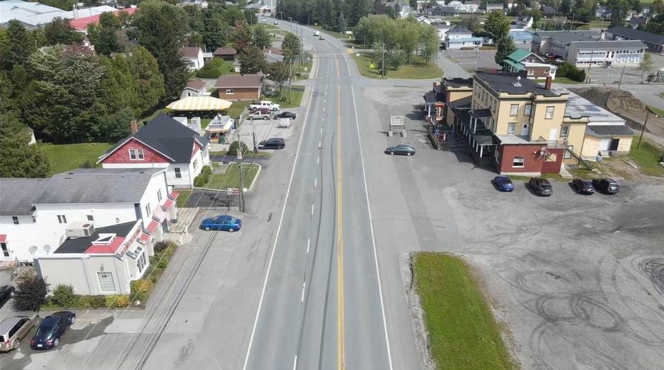 Normand DeLessard présente une vue aérienne de Tring-Jonction
