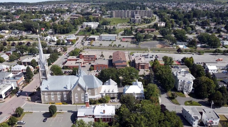 Normand DeLessard présente une vue aérienne de Sainte-Marie-de-Beauce