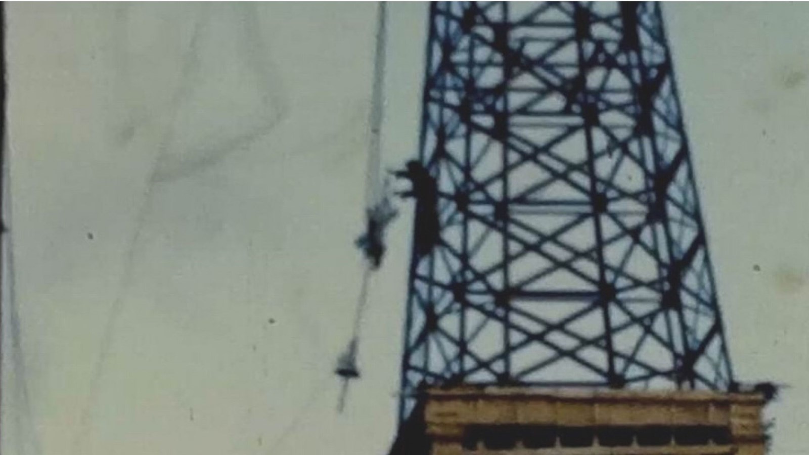 Normand DeLessard présente la construction de l'église de Saint-Georges Est en 1951