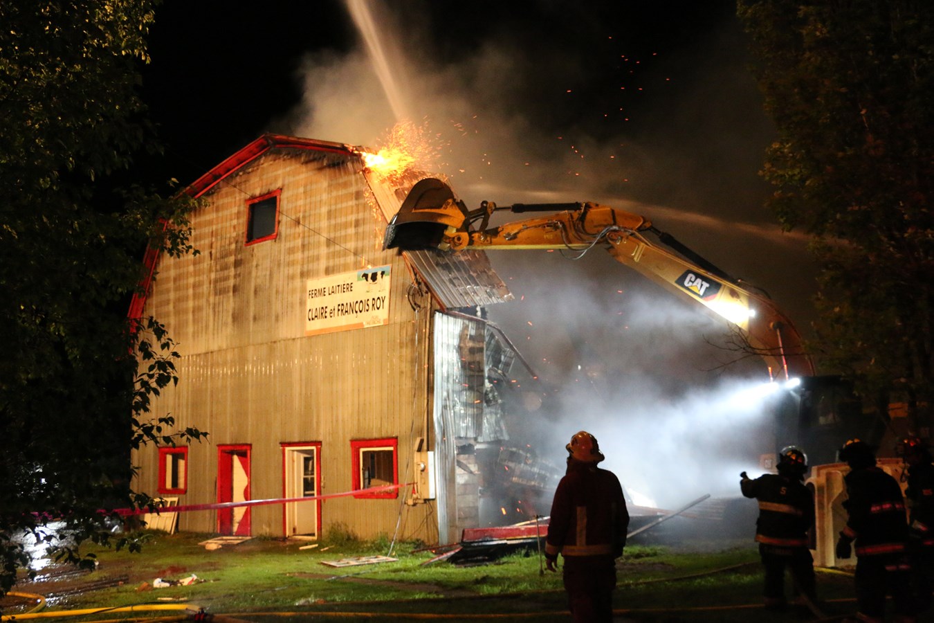 Ferme laitière rasée par les flammes: la majorité des animaux ont été sauvés
