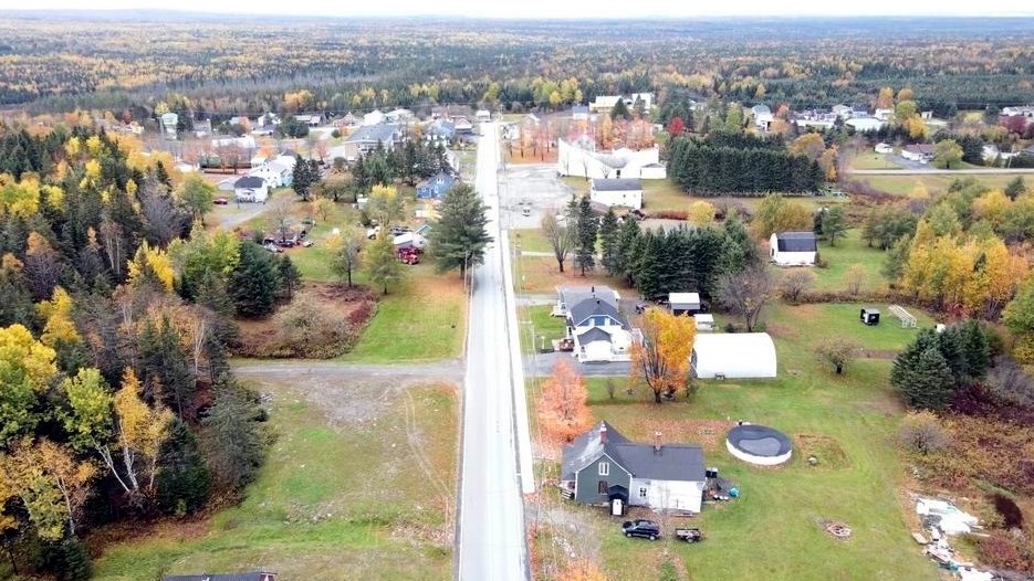 Normand DeLessard présente une vue aérienne de Saint-Louis-de-Gonzague