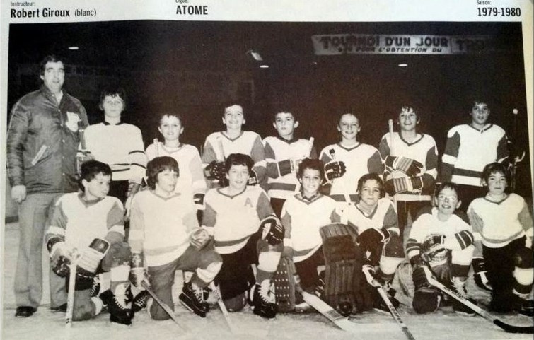 Normand DeLessard présente des souvenirs du hockey mineur à Saint-Georges