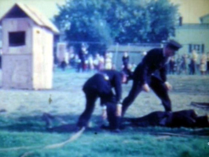 Normand DeLessard présente une pratique de pompier en 1961