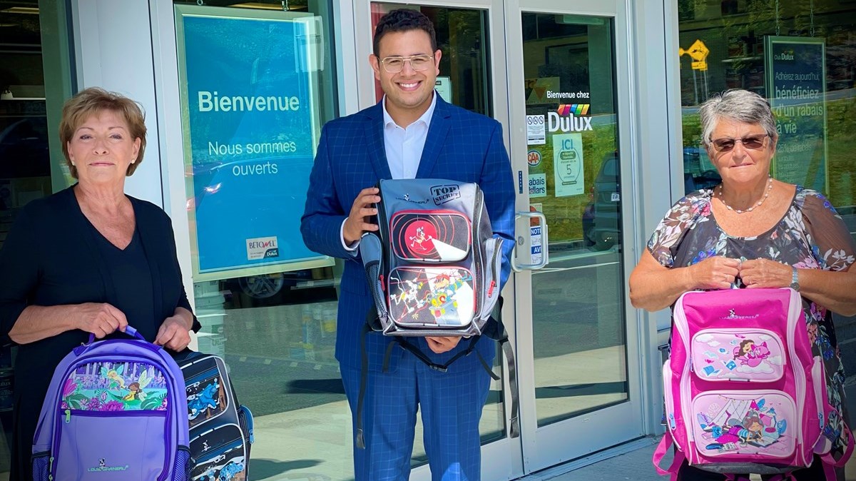 La présidente du Club Inner Wheel, Louise-Andrée Doyon, le député de Beauce-Sud, Samuel Poulin et la trésorière du Club, Madeleine Bégin.
