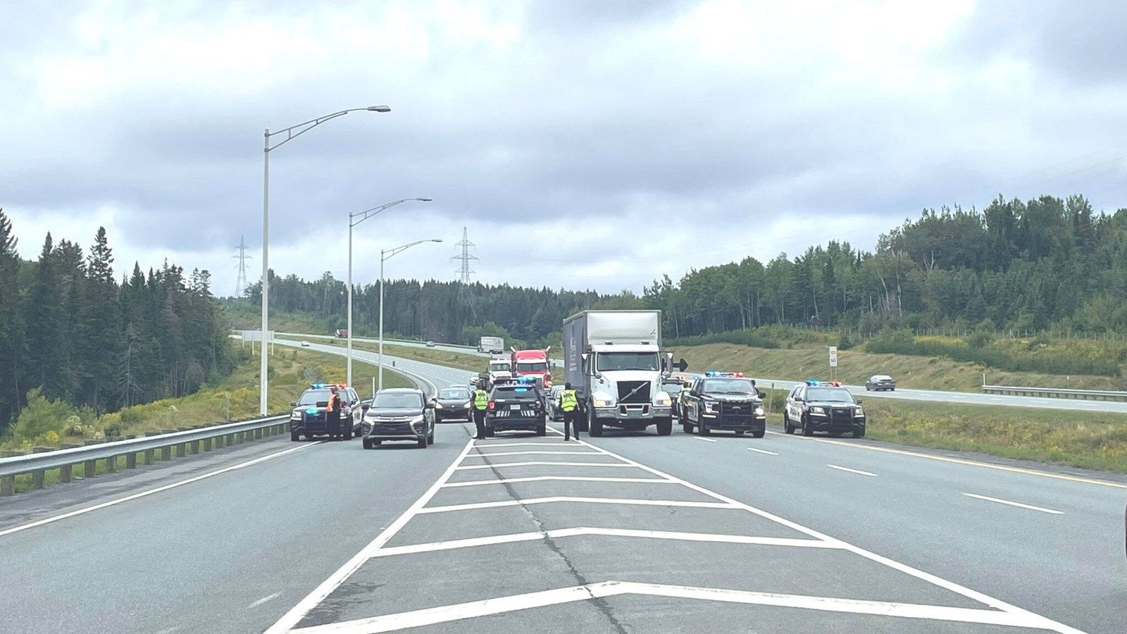 La policière blessée par balle sur l'Autoroute 73 est hors de danger