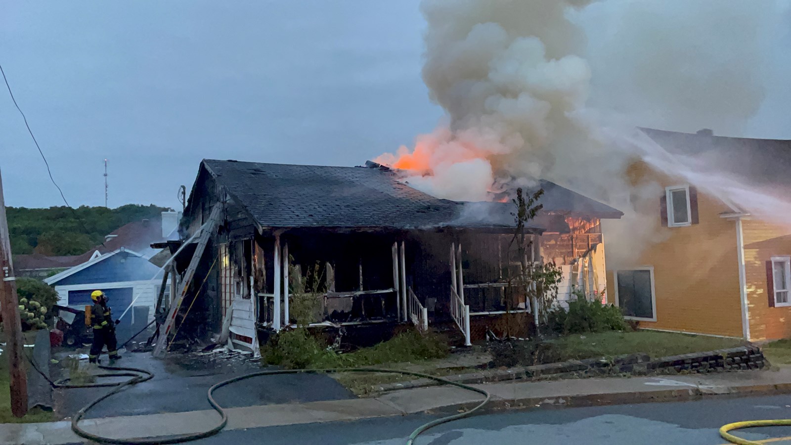 Une résidence ravagée par les flammes à Beauceville