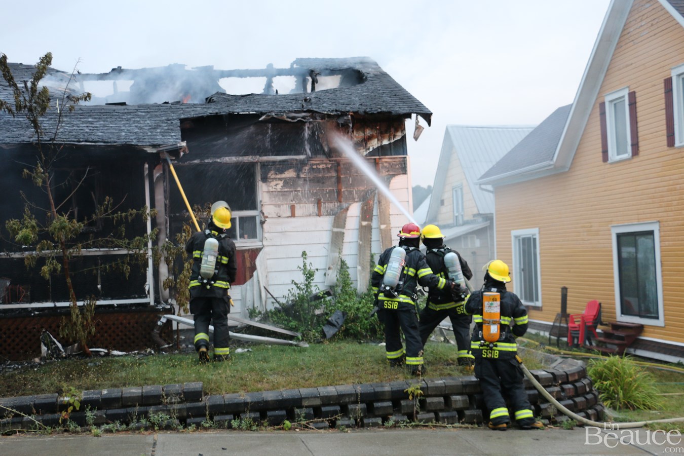 Une résidence ravagée par les flammes à Beauceville