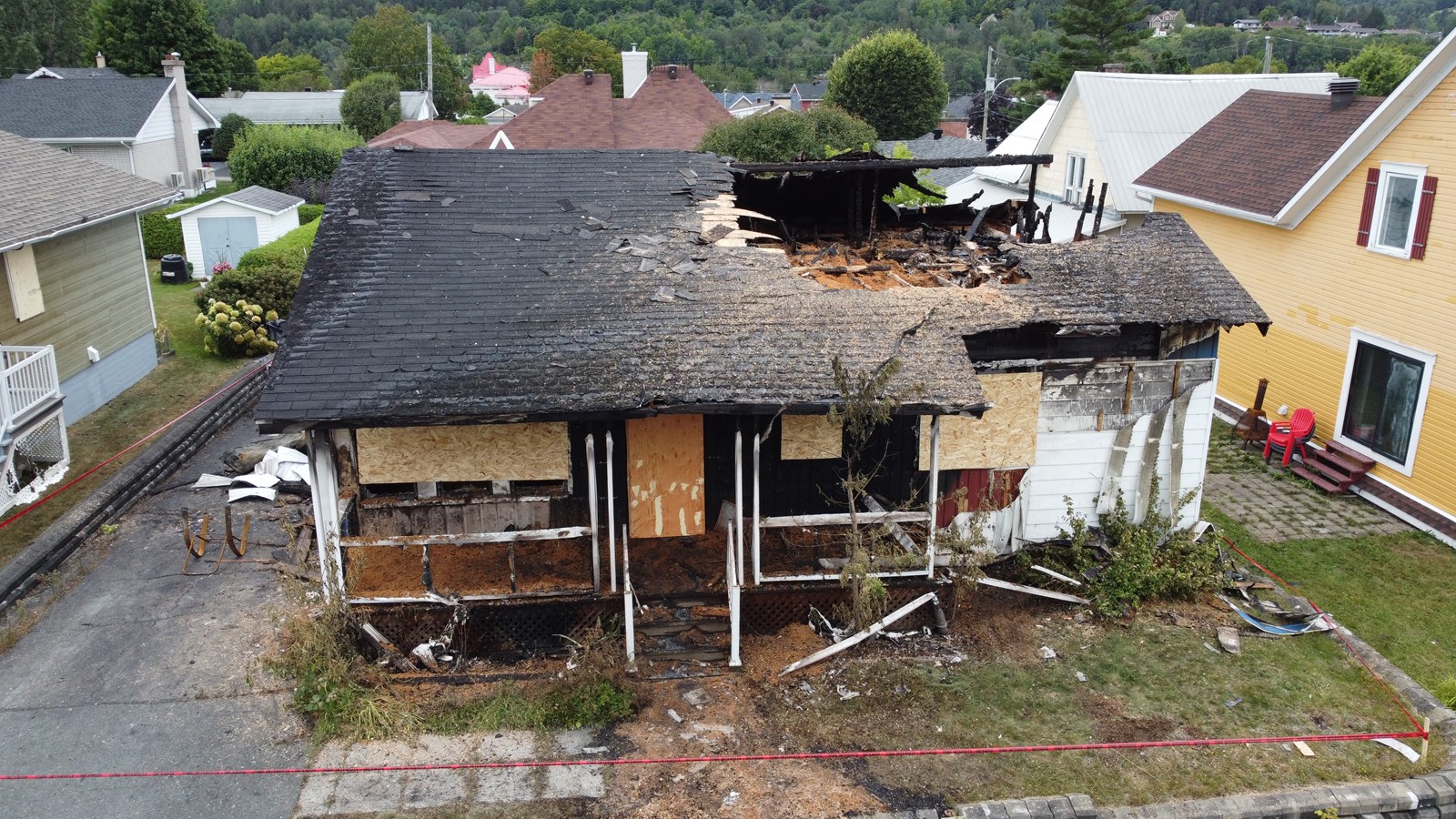 Une résidence ravagée par les flammes à Beauceville
