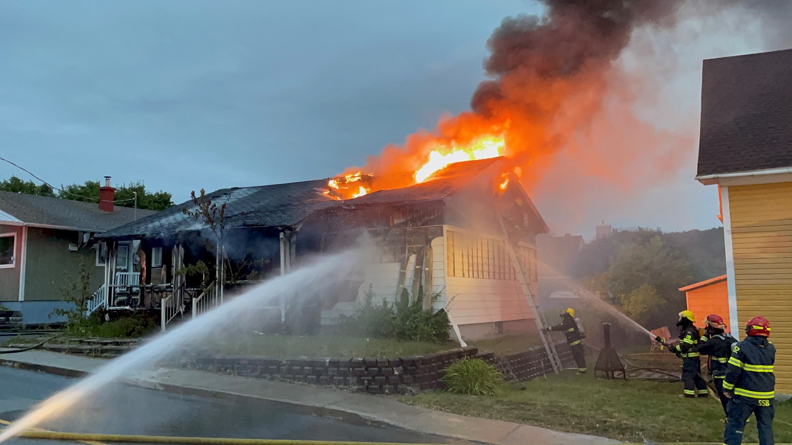 Une résidence ravagée par les flammes à Beauceville