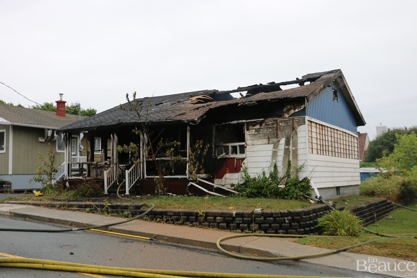 Une résidence ravagée par les flammes à Beauceville