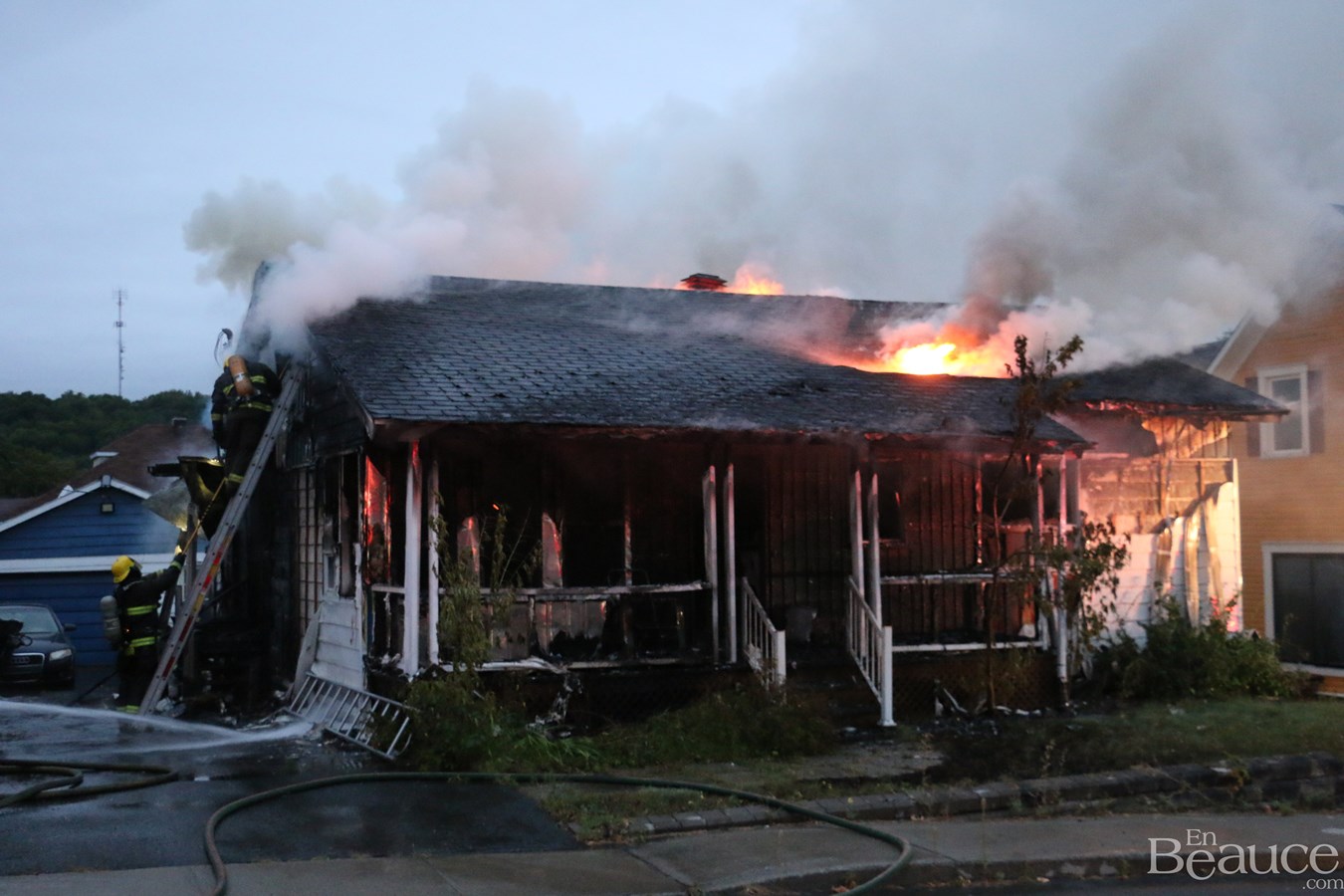 Une résidence ravagée par les flammes à Beauceville