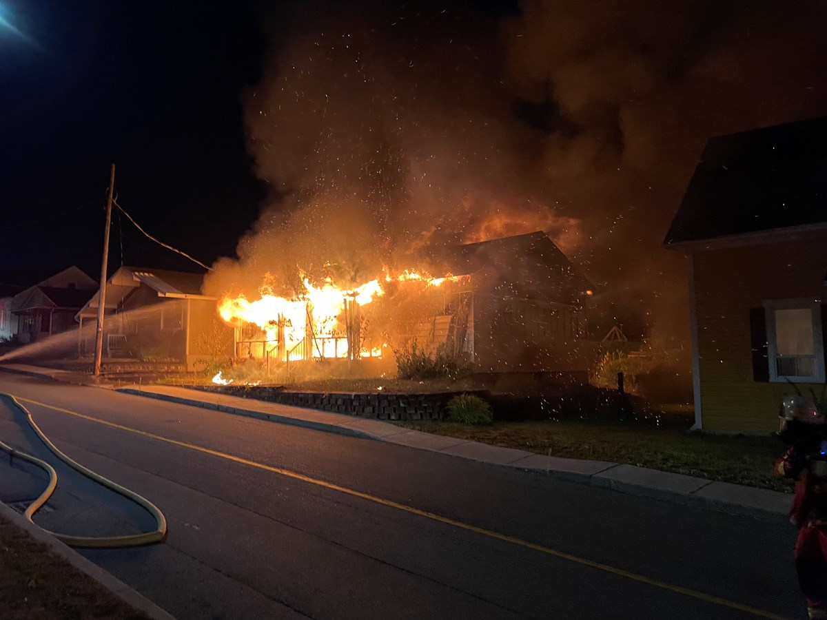Une résidence ravagée par les flammes à Beauceville