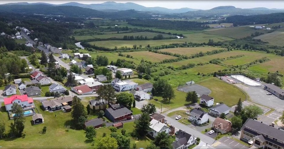 Normand DeLessard présente Saint-Léon-de-Standon vue du ciel