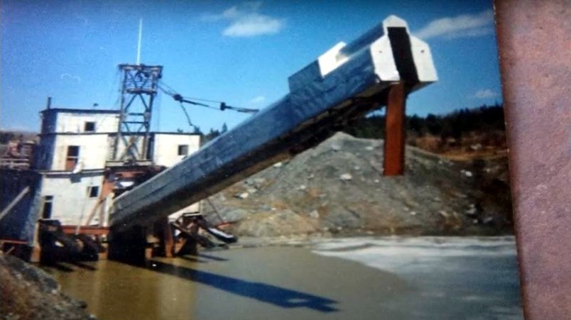 Normand DeLessard présente des souvenirs de drag de l'or à St-Simon-les-Mines