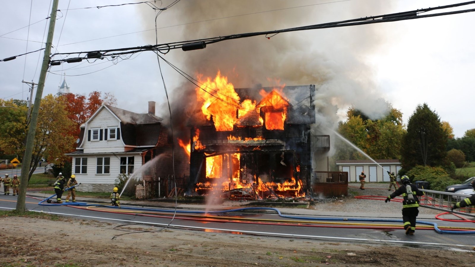 Deux maisons incendiées à Scott