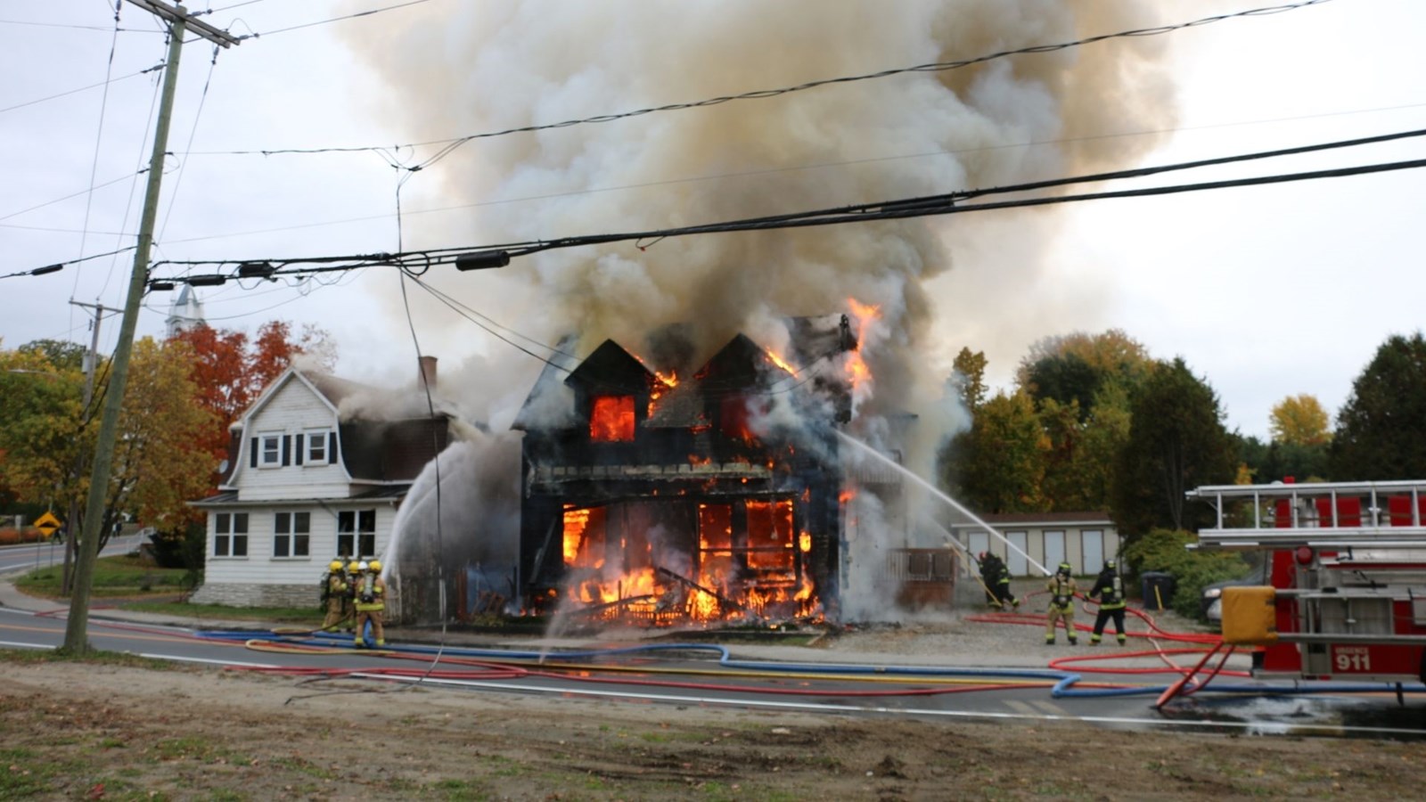 Deux maisons incendiées à Scott