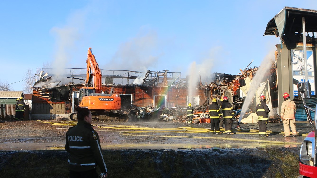 Incendie chez Usinage Xpress: le feu aurait pris naissance dans la chambre à peinture