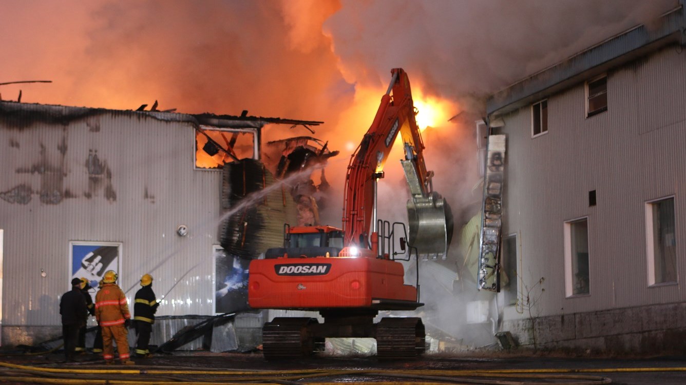 Incendie chez Usinage Xpress: le feu aurait pris naissance dans la chambre à peinture