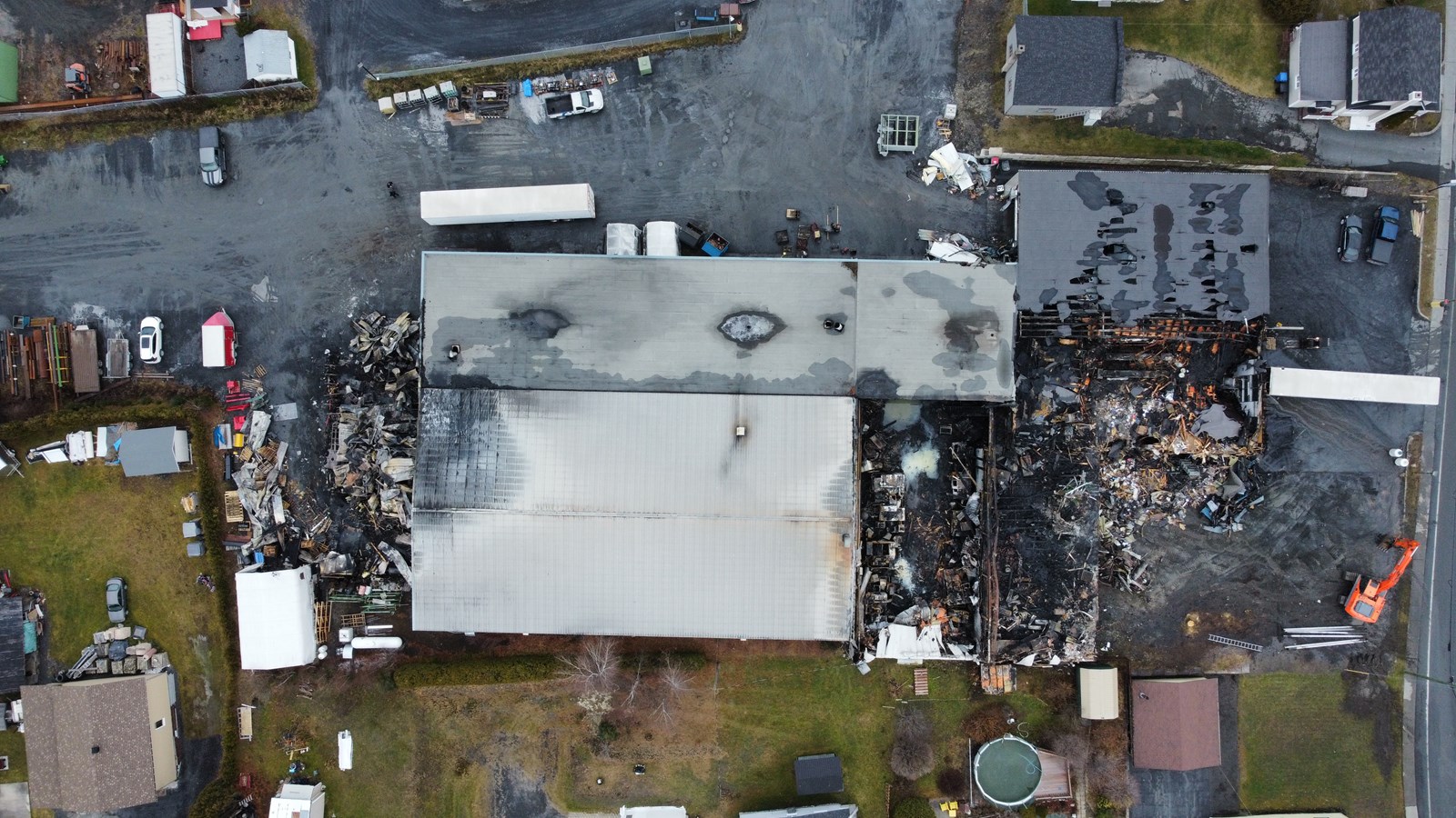 Incendie chez Usinage Xpress: le feu aurait pris naissance dans la chambre à peinture