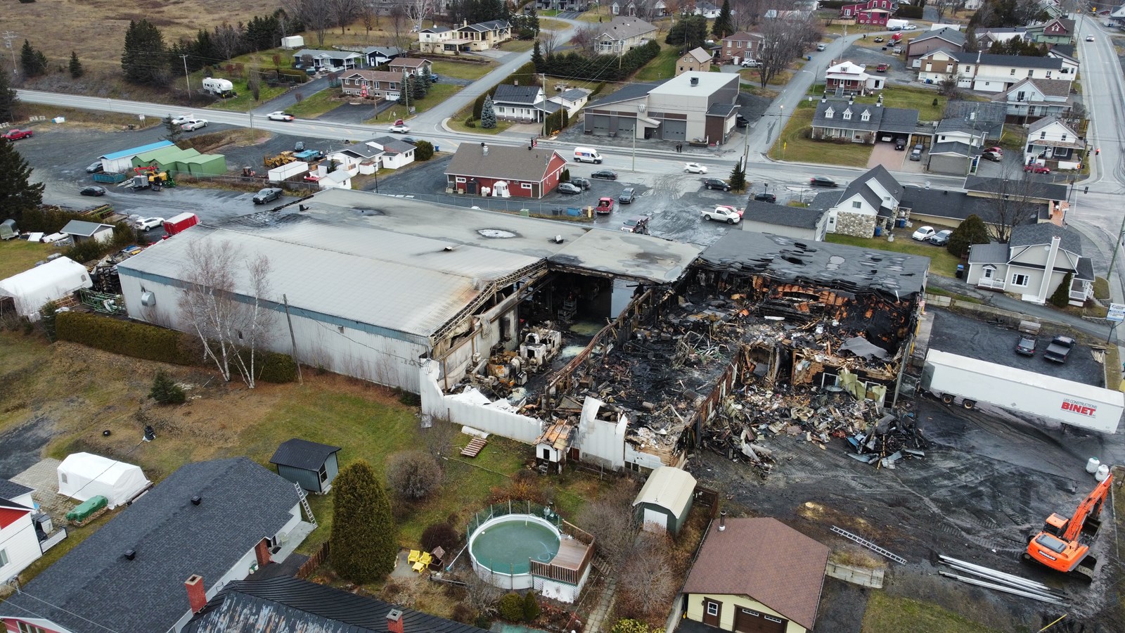 Incendie chez Usinage Xpress: le feu aurait pris naissance dans la chambre à peinture