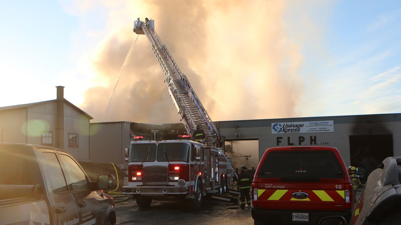Incendie chez Usinage Xpress: le feu aurait pris naissance dans la chambre à peinture