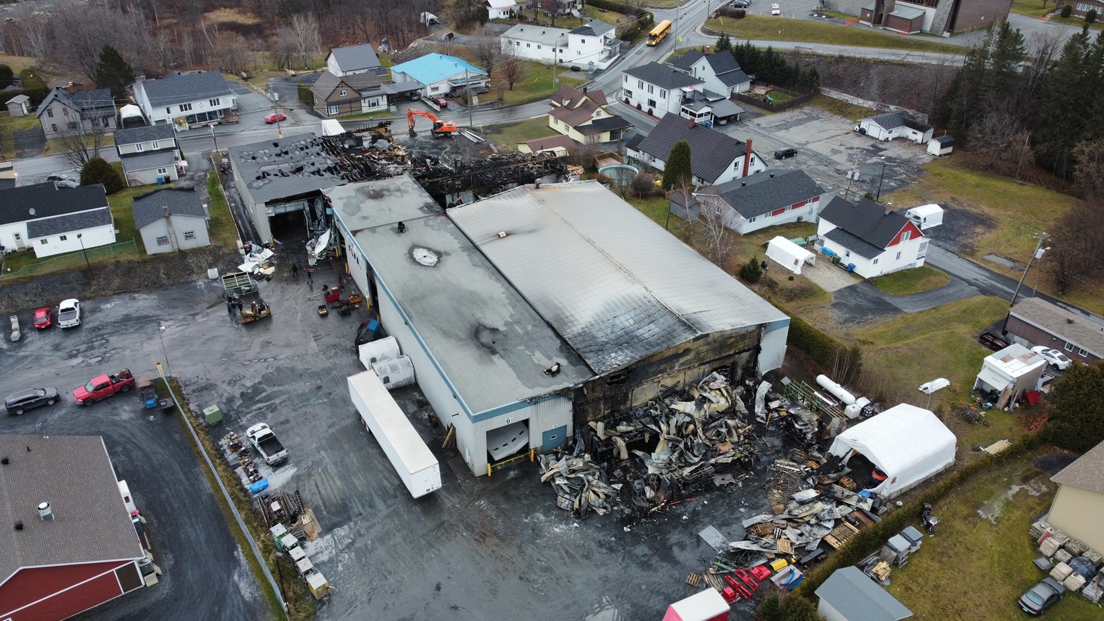 Incendie chez Usinage Xpress: le feu aurait pris naissance dans la chambre à peinture