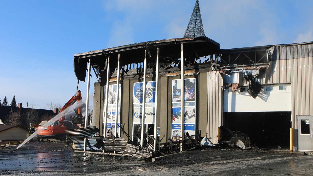 Incendie chez Usinage Xpress: le feu aurait pris naissance dans la chambre à peinture