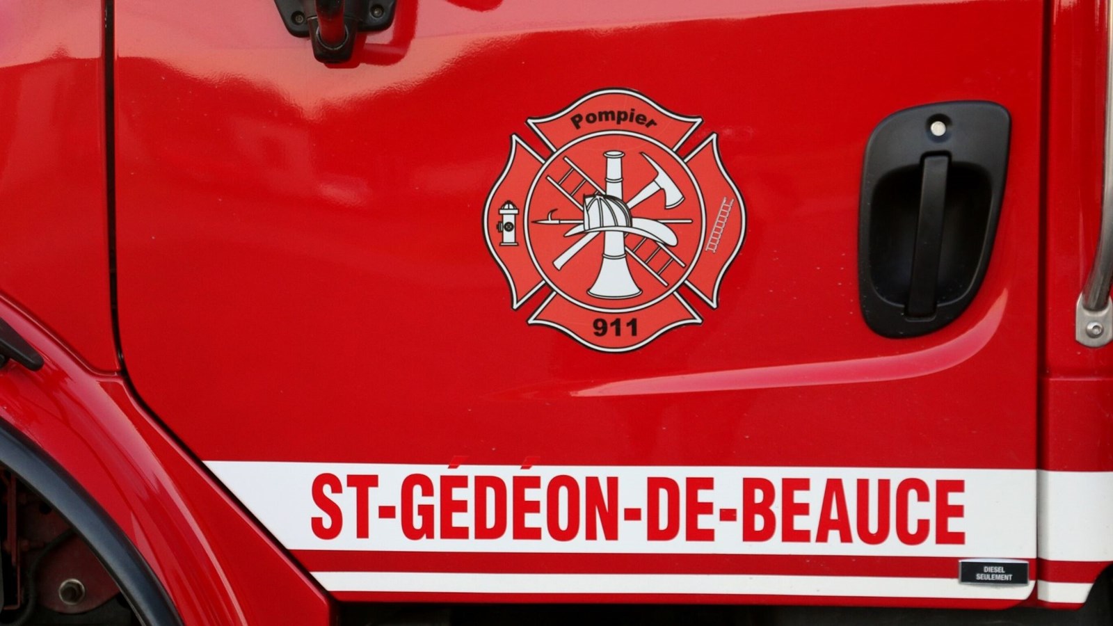 Une voiture explose à Saint-Gédéon